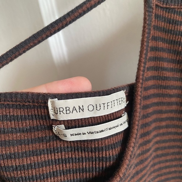 2000s keyhole tank top - Picture 2 of 3